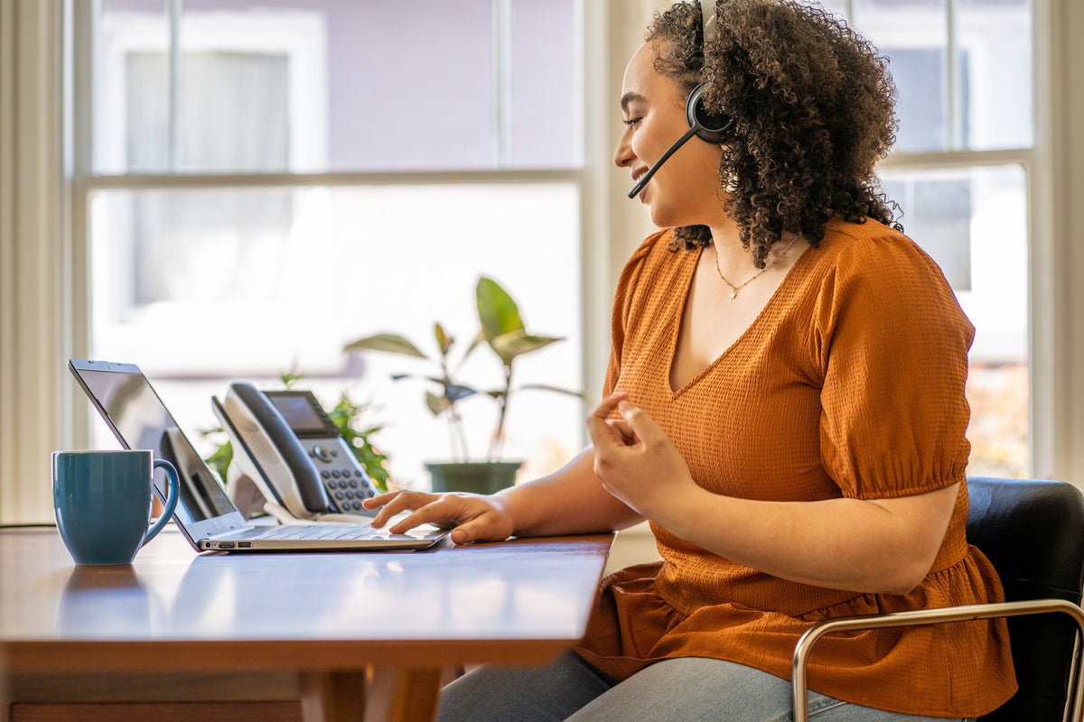 HP Poly Voyager 4320 certificados para Microsoft Teams, Auriculares USB-A + Dongle BT700