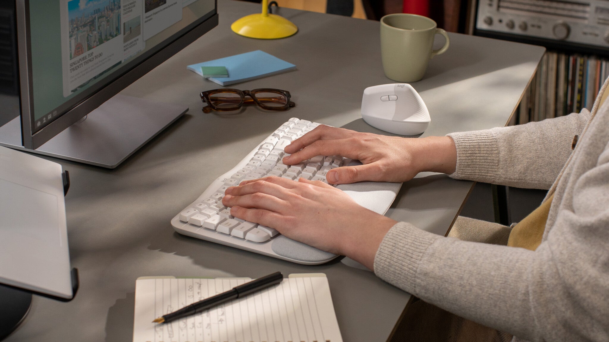 Logitech 920-012279 teclado Oficina RF inalámbrico + bluetooth QWERTY Español Blanco