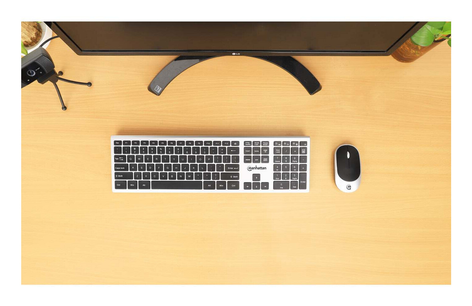 Manhattan Diseño elegante, un solo receptor USB-A Nano para ambos, teclado inalámbrico de tamaño normal, mouse óptico ambidiestro con tres botones y rueda de desplazamiento, 1200 ppp, plateado/negro