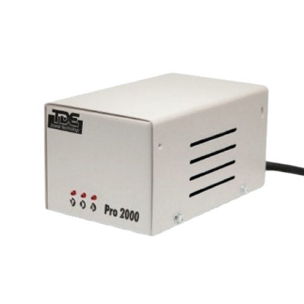 Regulador de Voltaje TDE PRO 2000 Gabinete Metalico 2000W 4 Contactos Voltaje de Operacion 120v Supresor de