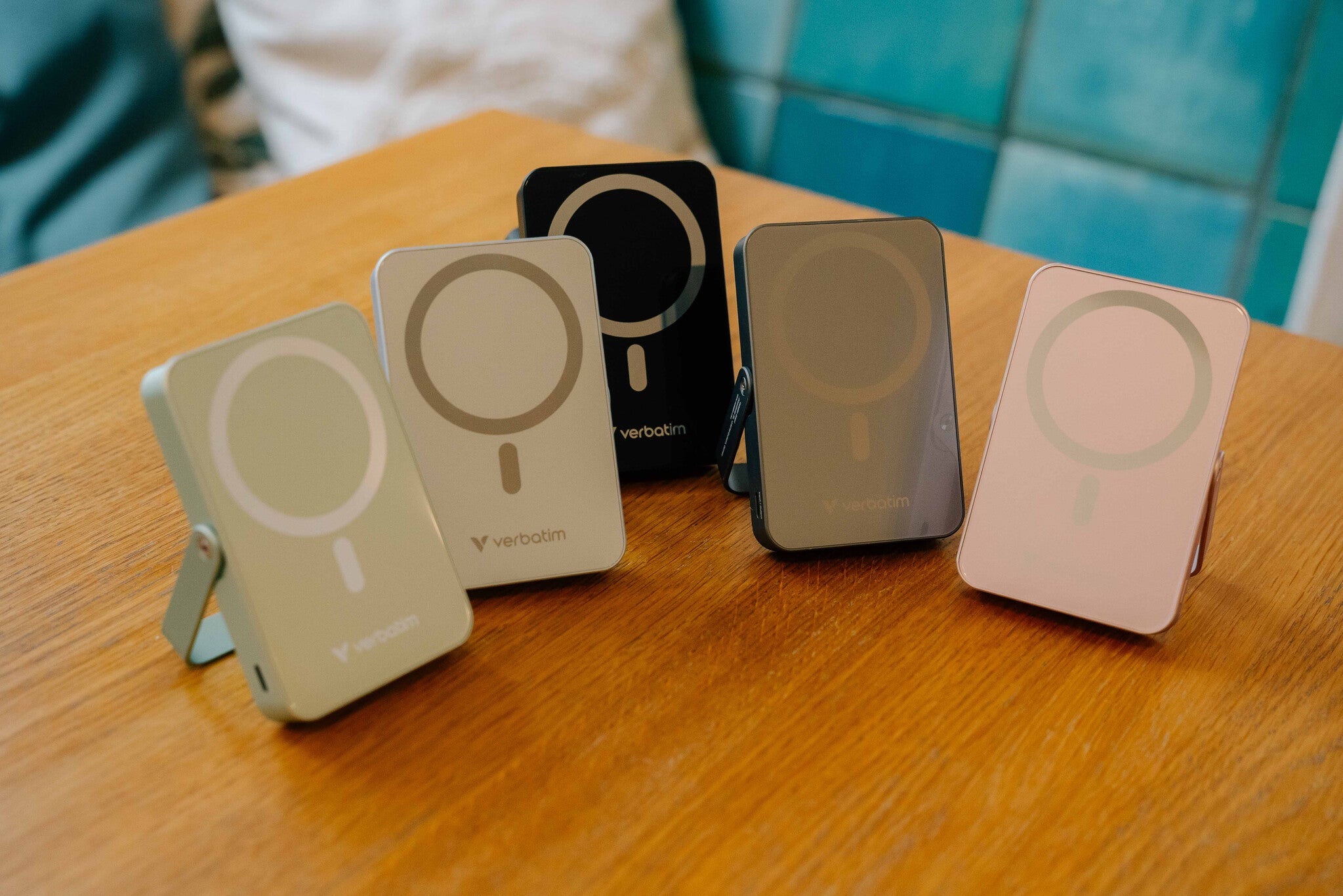 Verbatim Charge 'n' Go Magnetic Wireless Polímero de litio 10000 mAh Cargador inalámbrico Gris