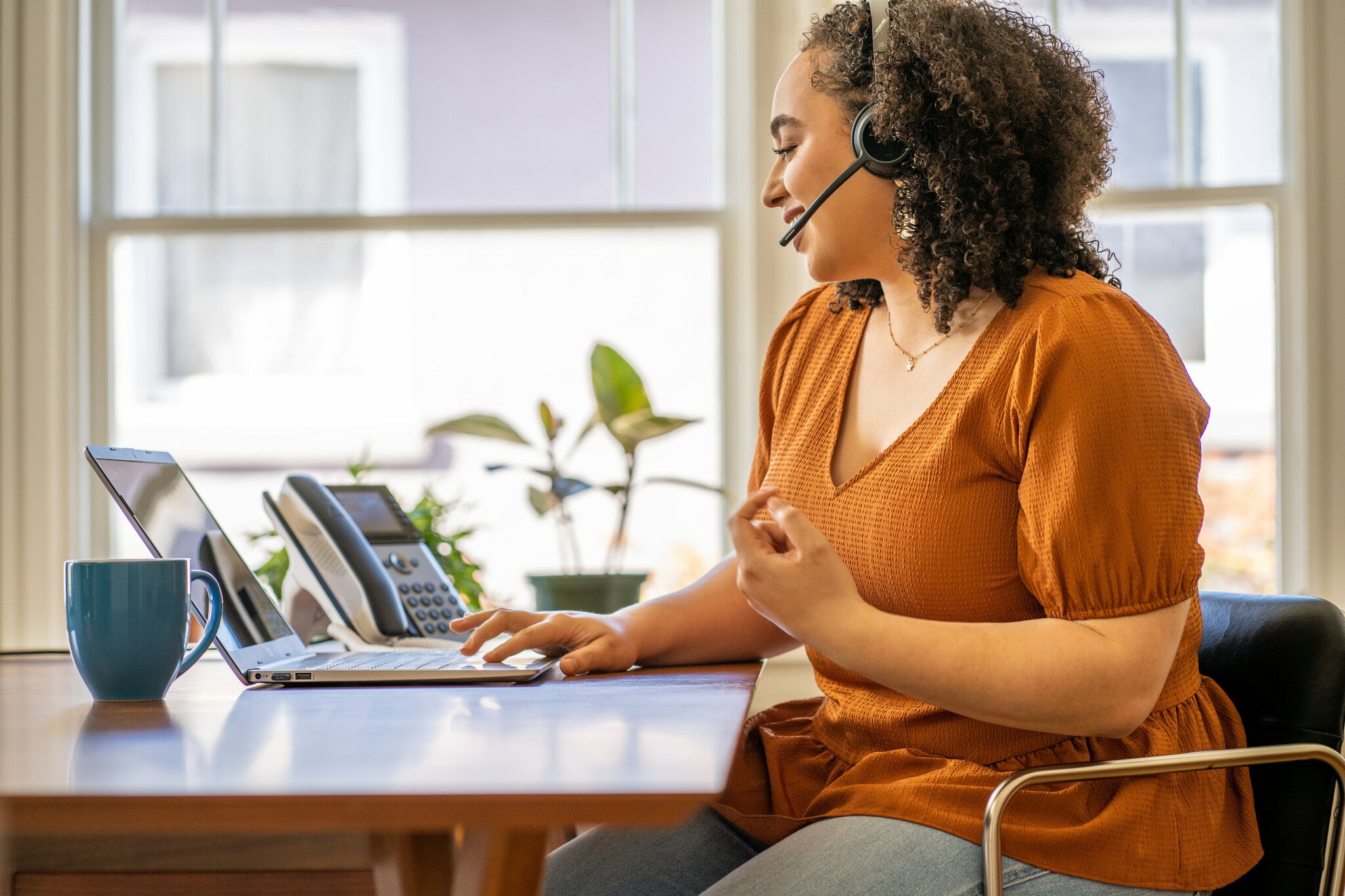 HP Poly Voyager 4320 certificados para Microsoft Teams, Auriculares USB-A + Dongle BT700