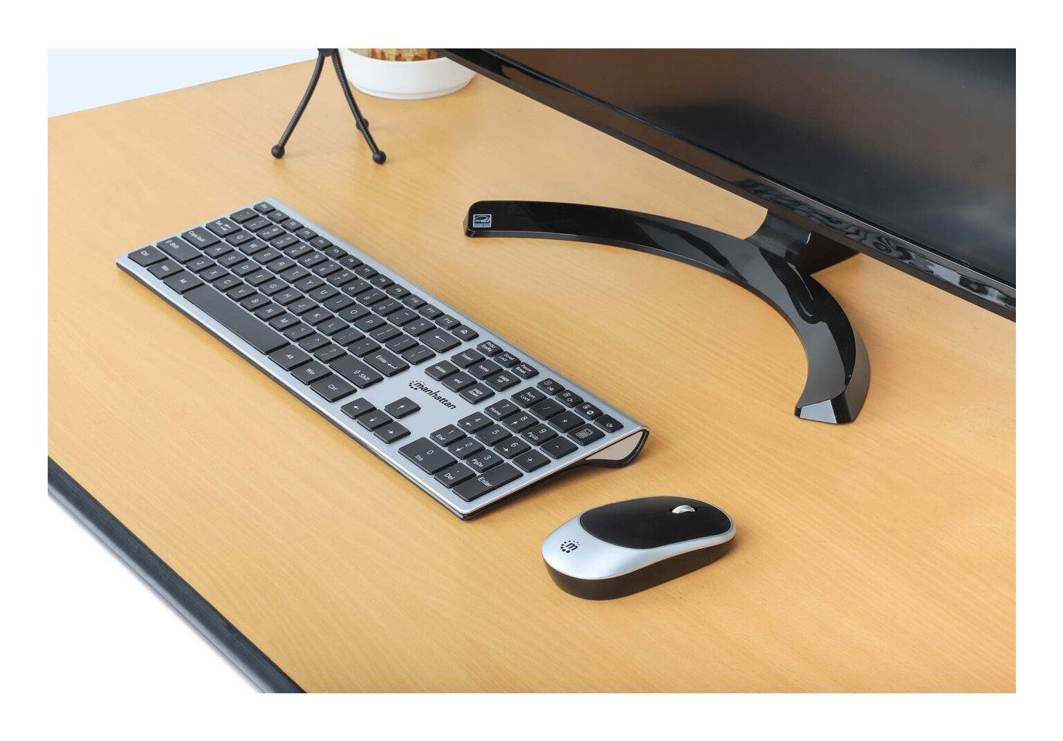 Manhattan Diseño elegante, un solo receptor USB-A Nano para ambos, teclado inalámbrico de tamaño normal, mouse óptico ambidiestro con tres botones y rueda de desplazamiento, 1200 ppp, plateado/negro