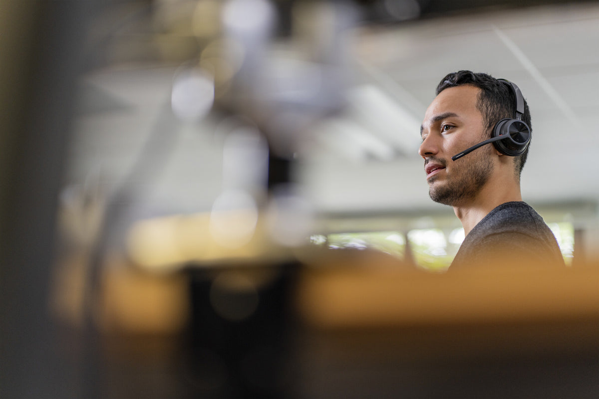 HP Poly Voyager 4320 certificados para Microsoft Teams, Auriculares USB-A + Dongle BT700